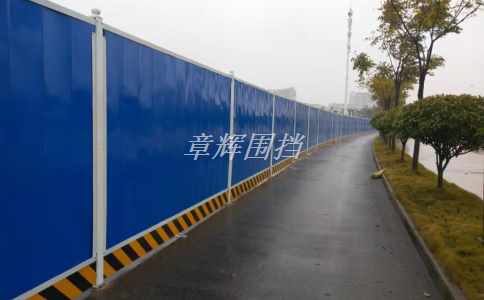 簡(jiǎn)易圍擋在馬拉松等體育比賽中的應(yīng)用有哪些特點(diǎn)？（簡(jiǎn)易圍擋在體育賽事中的使用場(chǎng)景）