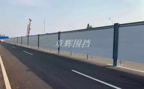 簡易圍擋在城市商業(yè)廣場或公共場所中的使用壽命如何延長？（城市商業(yè)廣場或公共場所中簡易圍擋的防紫外線和抗老化要求）